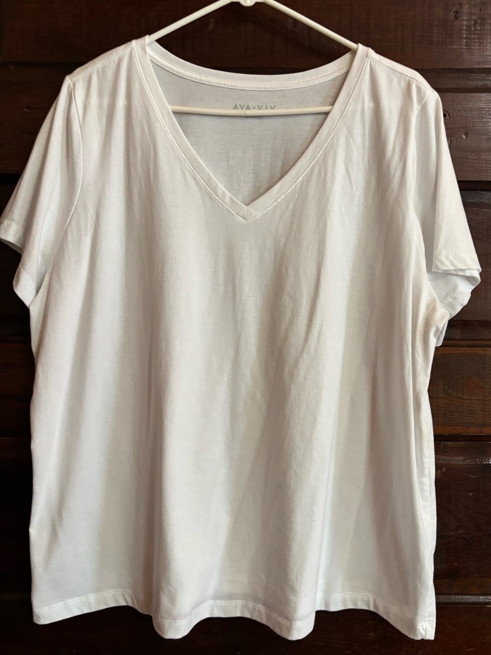 Ava & Viv White V-Neck Short Sleeve Tee